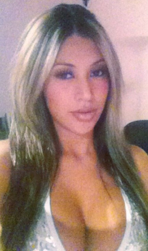 monyy monyy %tag @Monyy Monyy tweets she blonde or darker? #selfpic
