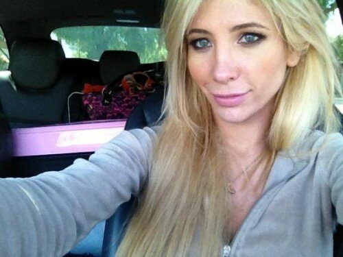 tashareign %tag @TashaReign tweets how her day went #selfpic included