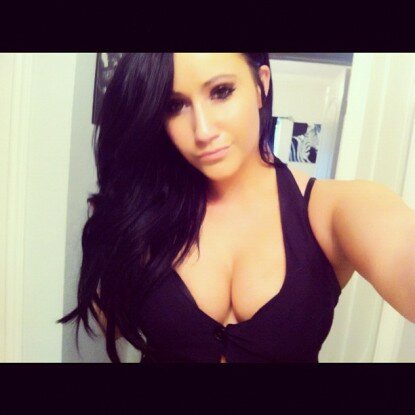 courtneykenny %tag @courtneykenny tweets cleavage selfpic!