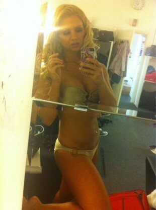 charlenehartbs %tag @CharleneHartBS tweets hot mirror selfpic in bikini! RT